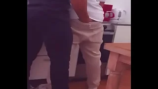 El plomero me folla por propina extra arregla mi tuber&iacute;a y deject ca&ntilde;eria de mi culo